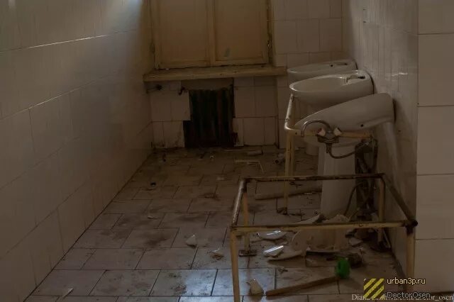Психбольница кащенко. Психбольница кащенко спб изнутри. психиатрическая больница спб внутри. психиатрическая клиника кащенко внутри. арсенальная 9 психиатрическая больница внутри.