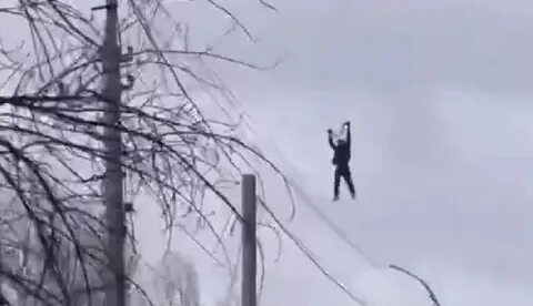 Люди падают разбиваются