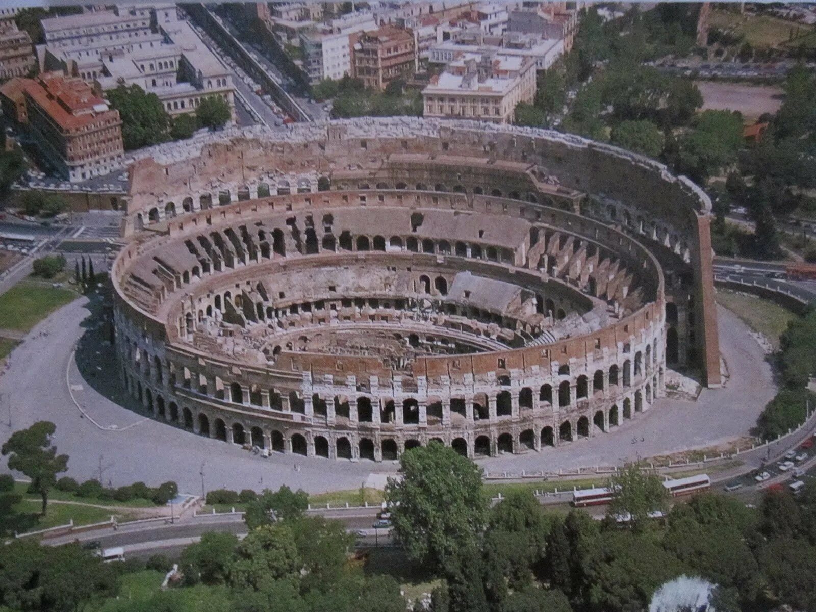 Римский амфитеатр Колизей. Амфитеатр Флавиев в Риме. Колизей (Colosseum) – амфитеатр Флавиев.. Рим Колизей Арена. Колизей значение