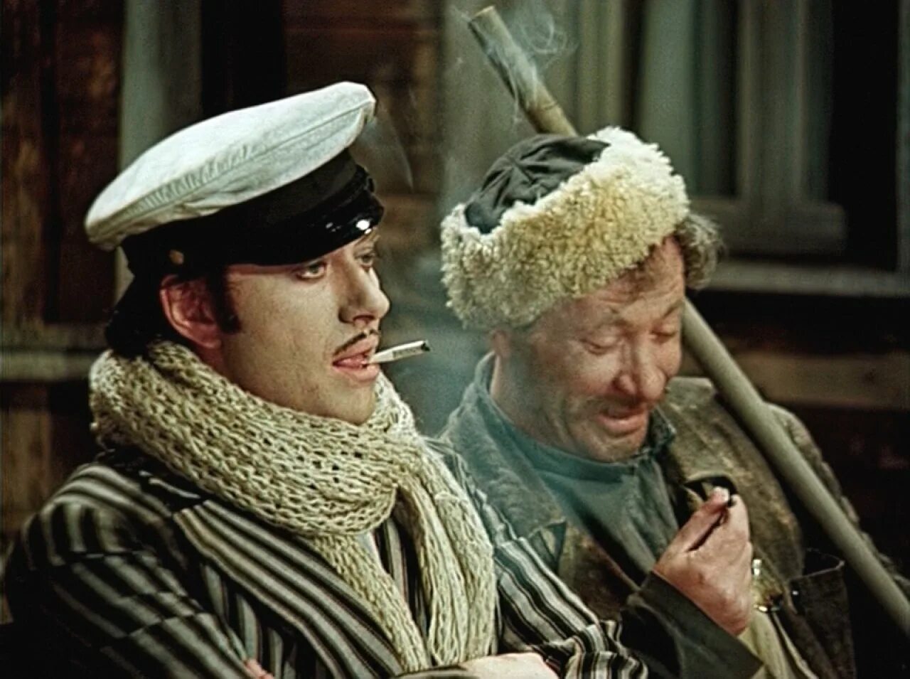 12 стульев почему два. Дворник тихон 12 стульев. 12 стульев 1976. фильм 12 стульев захаров. николай скоробогатов 12 стульев.