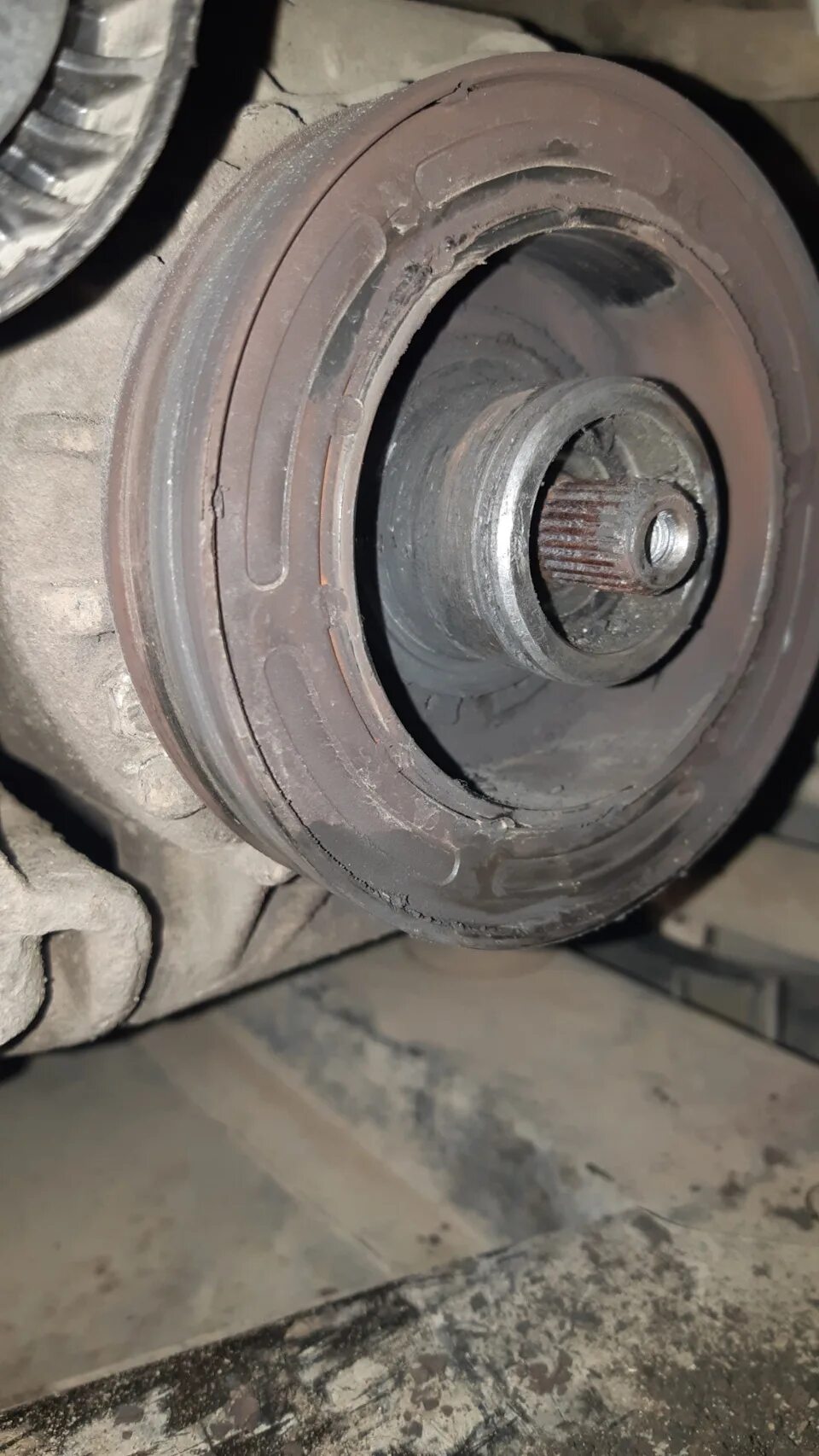 Съемник шкива компрессора рено меган 2. Замена подшипника кондиционера меган 2. Замена подшипника кондиционера меган 2. Рено меган 2 дизель подшипник шкива кондиционера. Подшипник кондиционера рено меган 2.