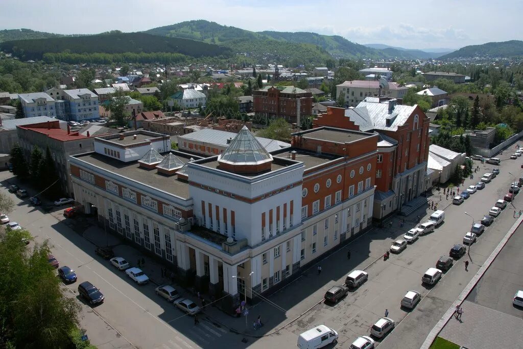 Улицы города горно алтайска. Горно-Алтайск центр. Центр города Горно Алтайска. Горно Алтайск столица. Достопримечательности Горно-Алтайска.