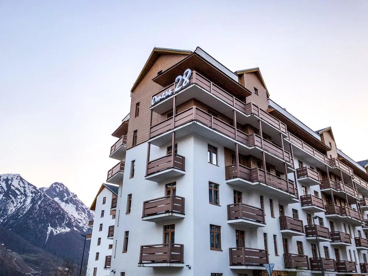Hotel 28 красная поляна. Красная поляна сочи эсто садок. Резорт 5 сочи красная поляна. Апартамент красная поляна. Альконт эсто садок.