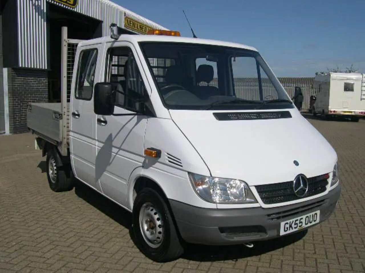 Спринтер 208д. Mercedes-Benz Sprinter 208. Mercedes-Benz 208 CDI Sprinter. Мерседес Бенц 208 Спринтер. Мерседес Бенц Спринтер 208 CDI.