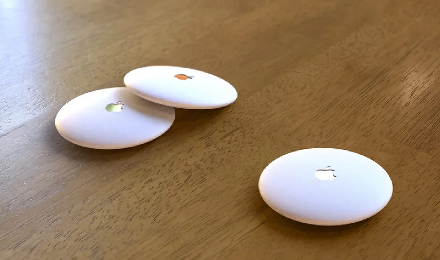 Apple gps метка. Метки apple airtag. Маячок от эппл. Беспроводная метка apple airtag. Gps маячок apple.