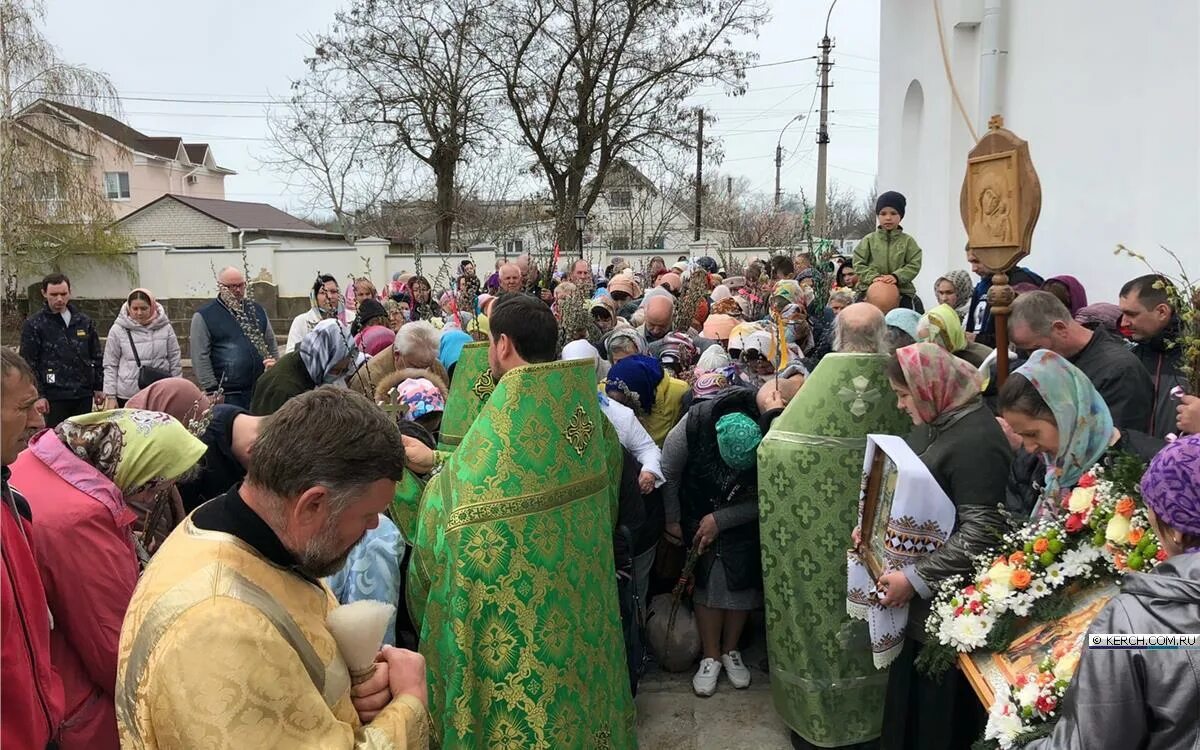 Родительское воскресенье в 2024. Православные христиане. С Вербным воскресеньем фото. Крестный ход. Вербное воскресенье в храме.