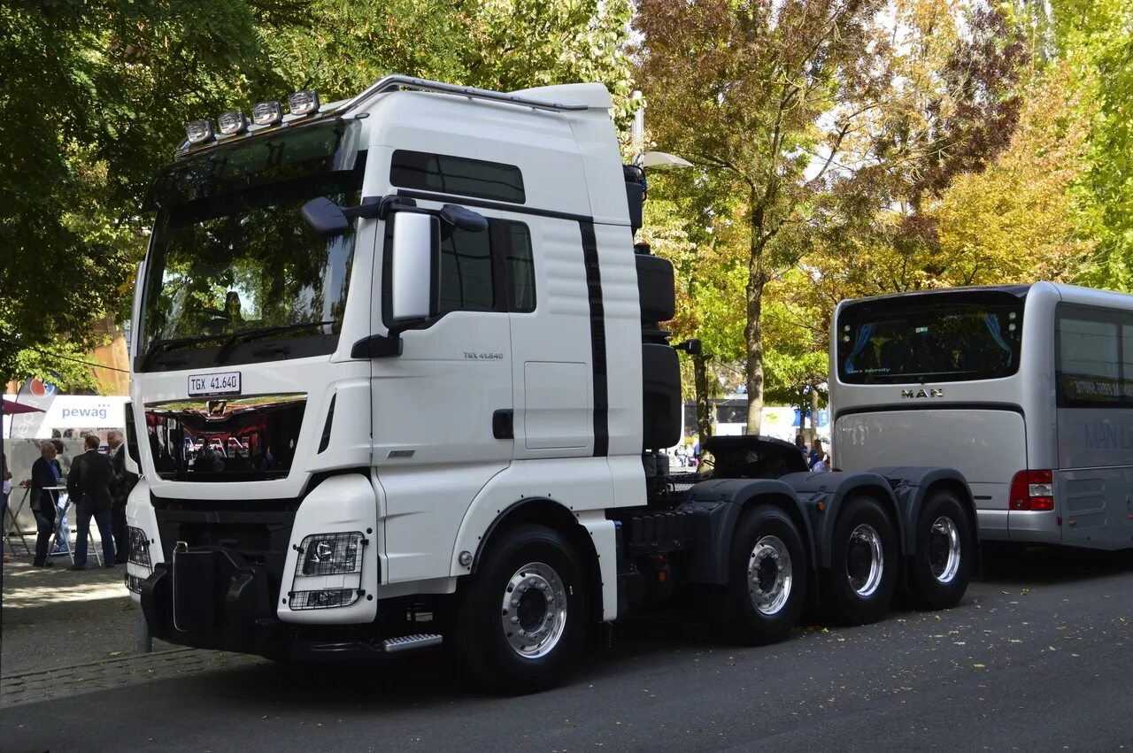 Ман тгх управление. Man tgx 41.640. man tgx 18.680. ман тгх 18.640. man tgx 8x4 седельный тягач.