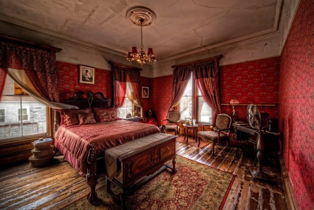 Old bedroom. Спальни викторианской эпохи, Англия. Викторианская Готика спальня. Викторианская Готика интерьер. Викторианская эпоха в Англии интерьер спальни.