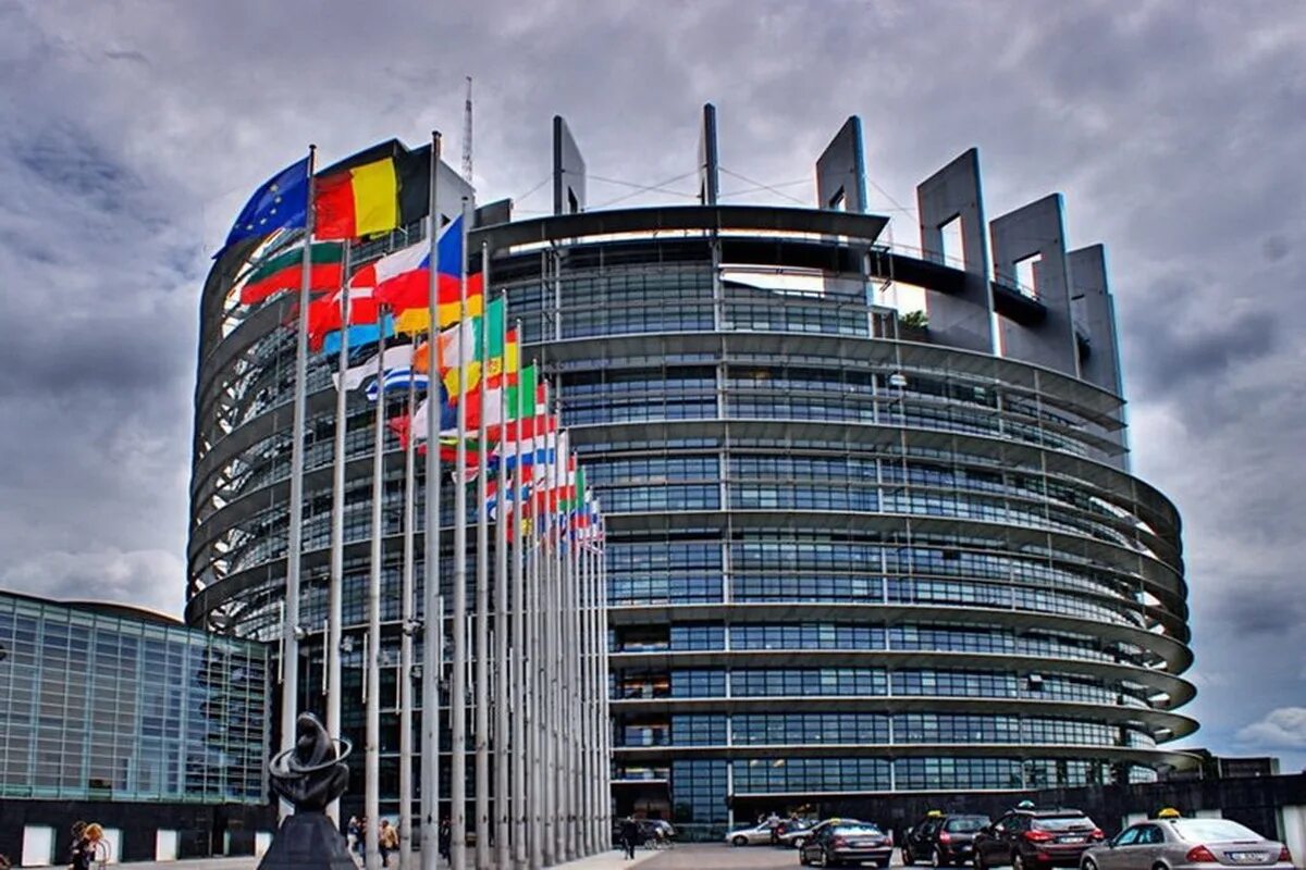 Европейский совет Брюссель. Европейский Союз штаб квартира в Брюсселе. Европейский парламент в Брюсселе. Вавилонская башня Европарламент.