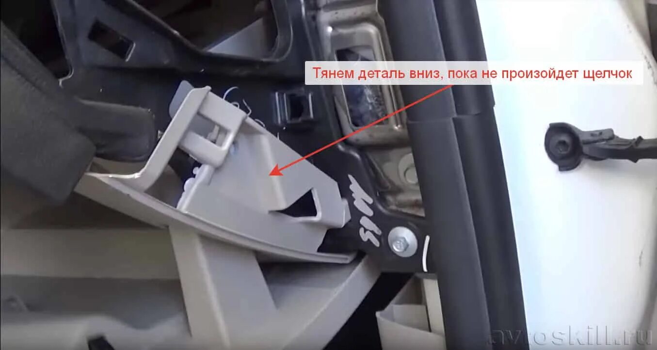Как снять бардачок focus 3 Снятие вещевого ящика в автомобиле Ford Focus 2. Ремонт верхнего бардачка форд ф