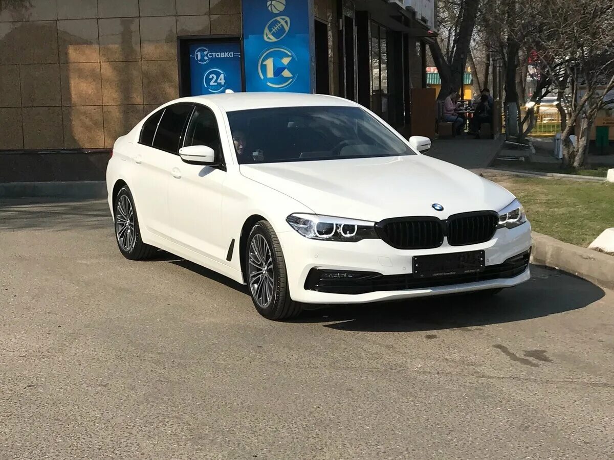 белый мерседес бенц гелендваген. Bmw g30 tuning. белый мерседес бенц гелендваген. белая g. бмв 5 g30 белая.