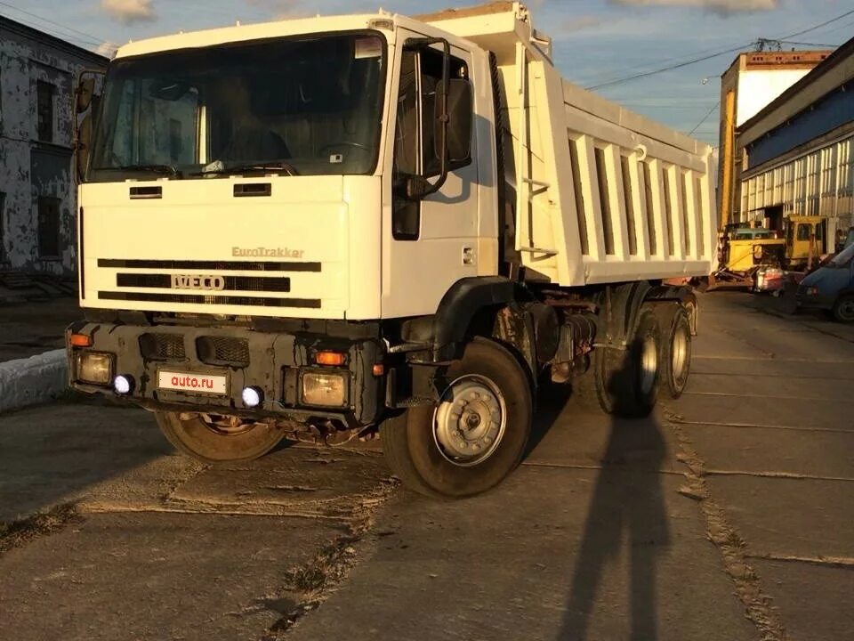 Ивеко самосвал 6х4. Iveco 2000. Самосвал Ивеко 2000 годов. Ивеко евротракер самосвал 2000г. Ивеко 2000 года