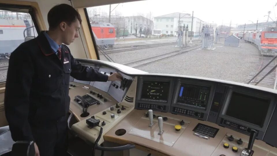 Магистрали электровоза. Приемка электровоза локомотивной бригадой. Локомотивная бригада приемка. Приемка тепловоза локомотивной бригадой. Локомотивная бригада при приемке Локомотива.