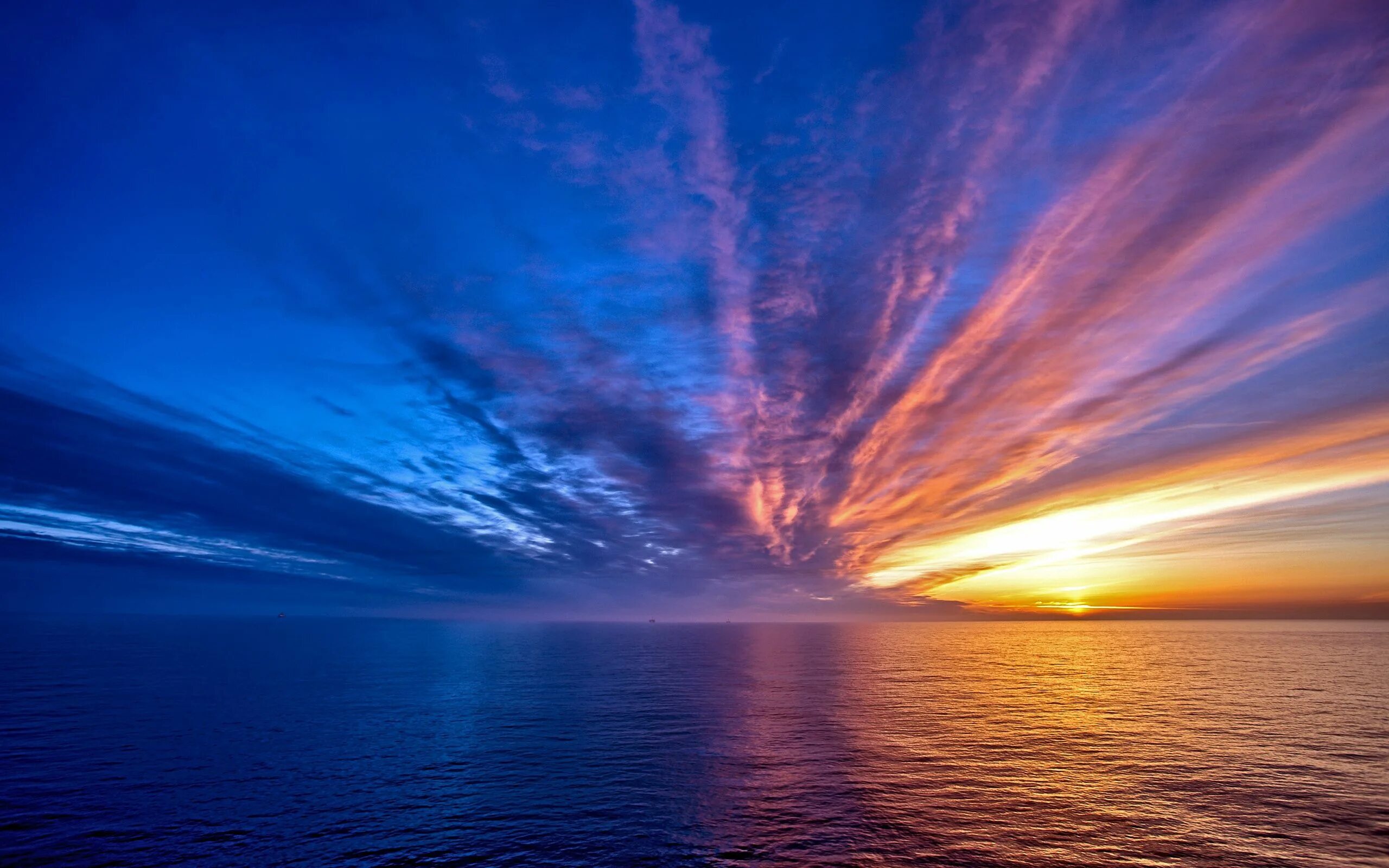 Видео красивого неба. Красивое небо. Закат солнца. Закатное небо. Рассвет на море.