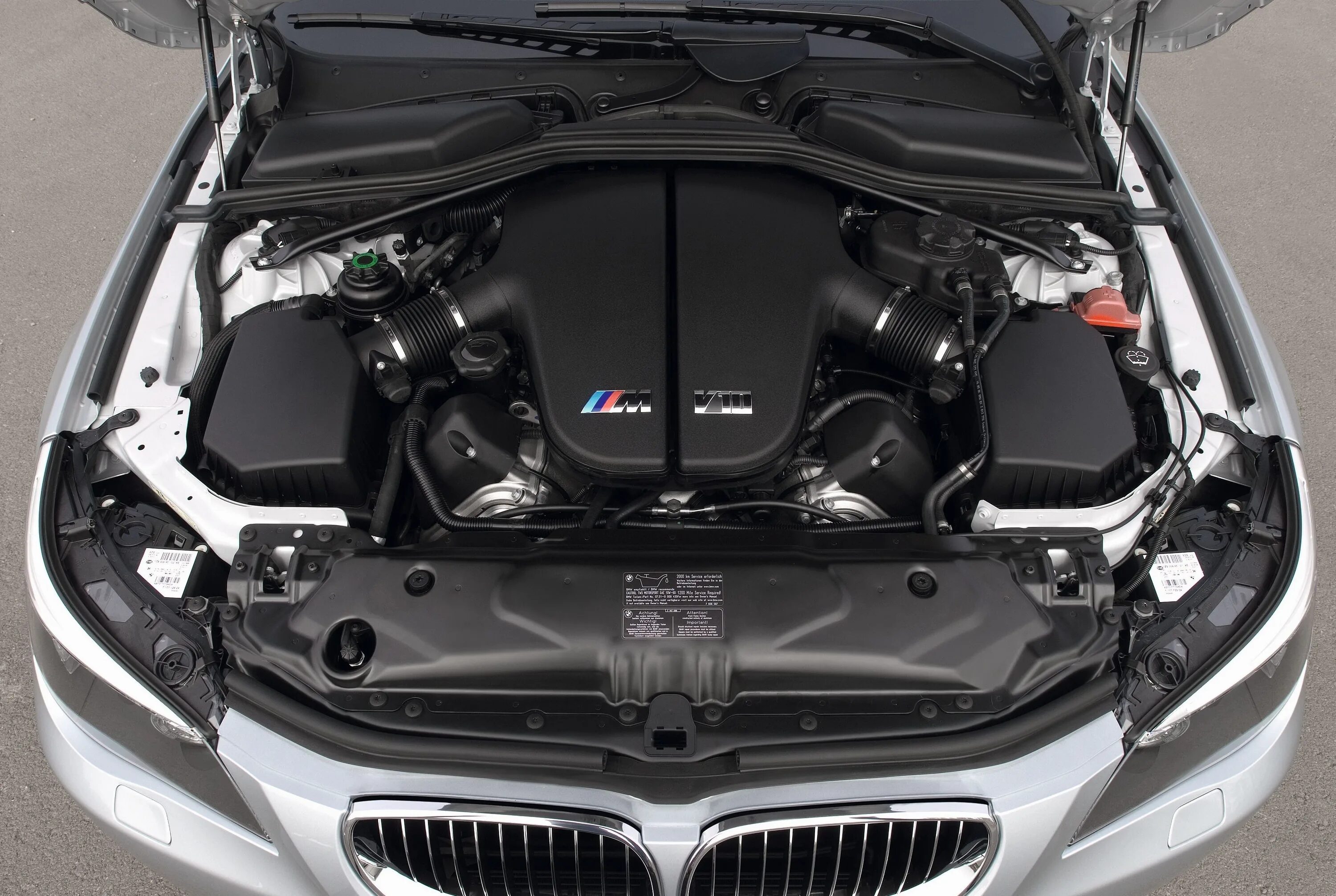 БМВ m5 e60 v10. Мотор м5 е60. BMW m5 e60 двигатель v10. V10 BMW m5 мотор. Е60 какие моторы