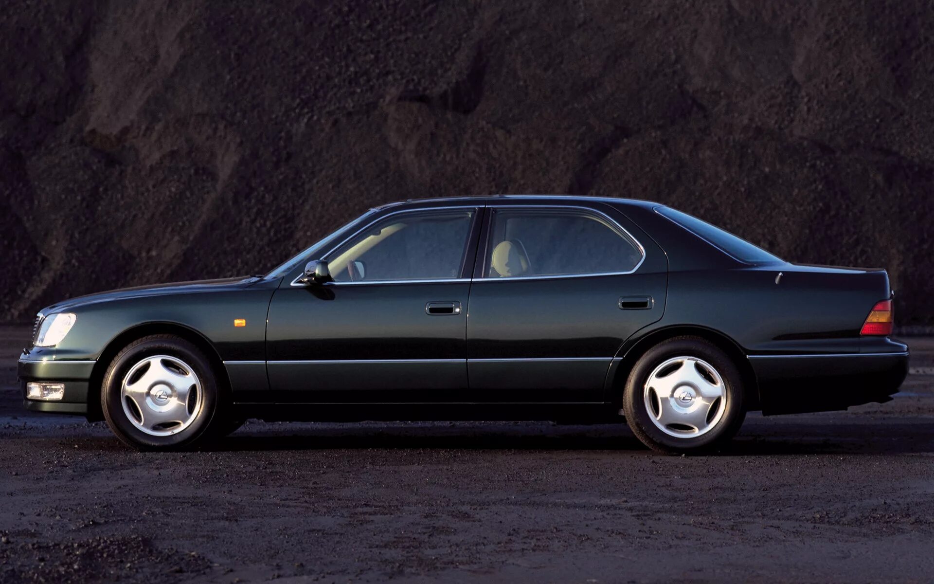 Старый lexus. Лексус лс 400. лексус лс 400 2 поколение. лексус лс 400 2000. lexus ls400 ucf20.