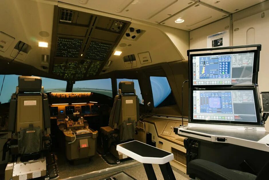 Авиационные приборы и пилотажно-навигационные комплексы. Авиация учебные центры. Авиатренажер вертолета ми-8. Учебный центр авиации. S7 авиатренажер.