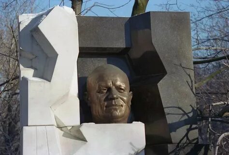 Кто его автор памятник