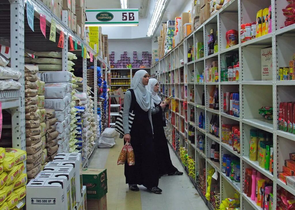 Исламский магазин. Мусульманские товары. Товары для мусульман. Магазин исламских товаров.