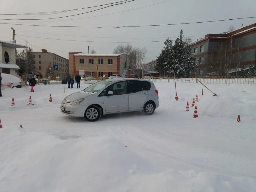 стенд для автошколы. сирена автошкола кыштым. автошкола кыштым. директор автошколы сирена кыштым. автошкола кыштым клима косолапова.