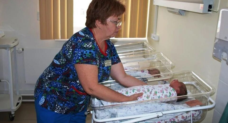 Палата интенсивной терапии новорожденных. Работа детского отделения роддома. Перинатальный центр хабаровск родильное отделение. Отделение новорожденных. Медсестра отделения новорожденных.