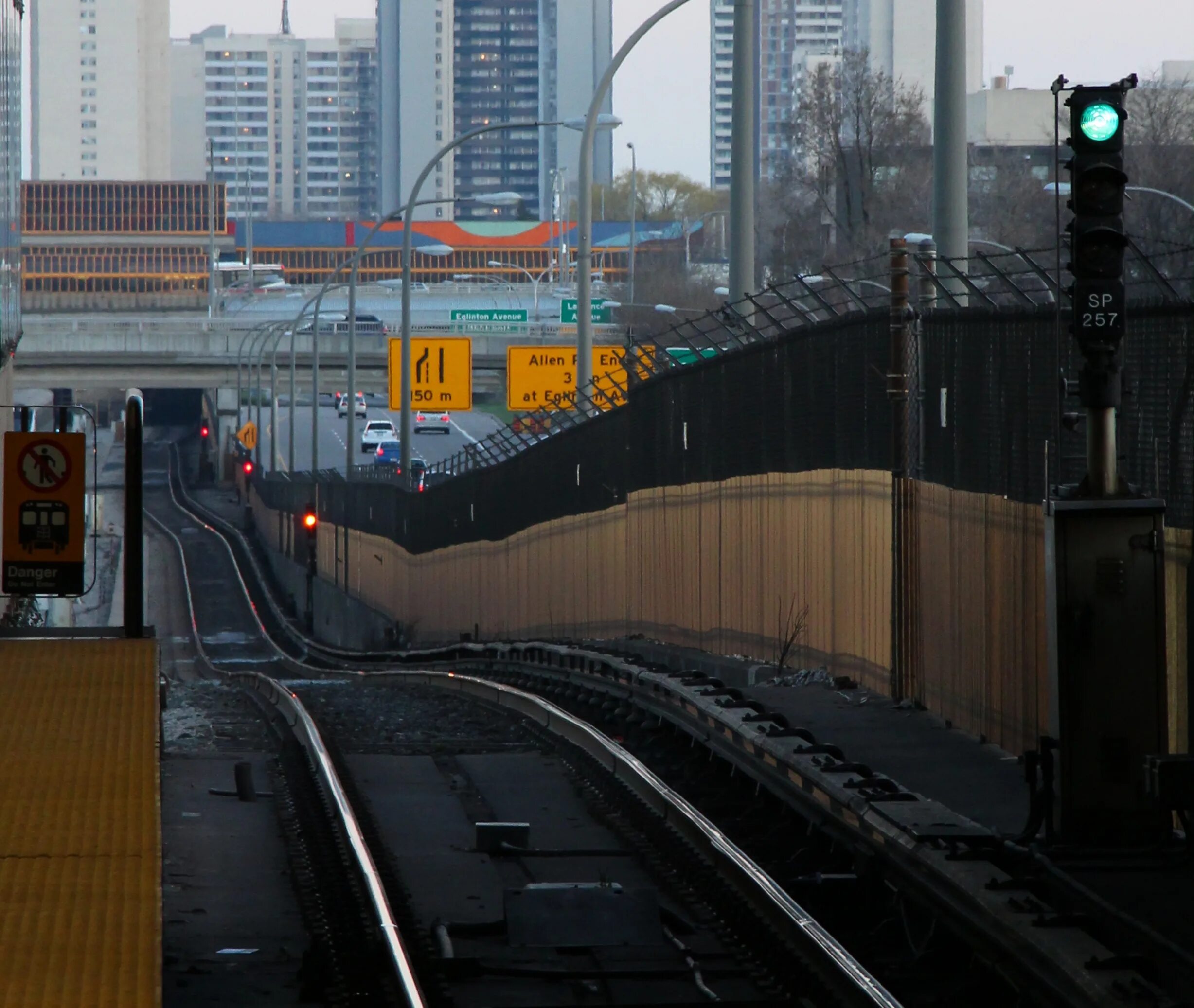 Сигнализация метрополитена. Светофоры метро в Торонто. Электрички в Торонто. Метро Торонто фото. Train Detection.