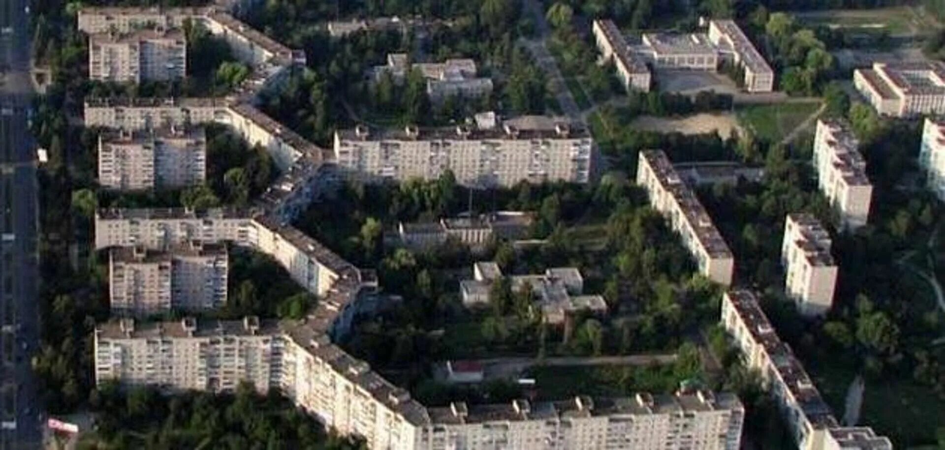 Самый большой дом в длину. Самый длинный дом в мире луцк. длинный дом в луцке. дом-улей (луцк). самый длинный дом в мире в украинском городе луцк.