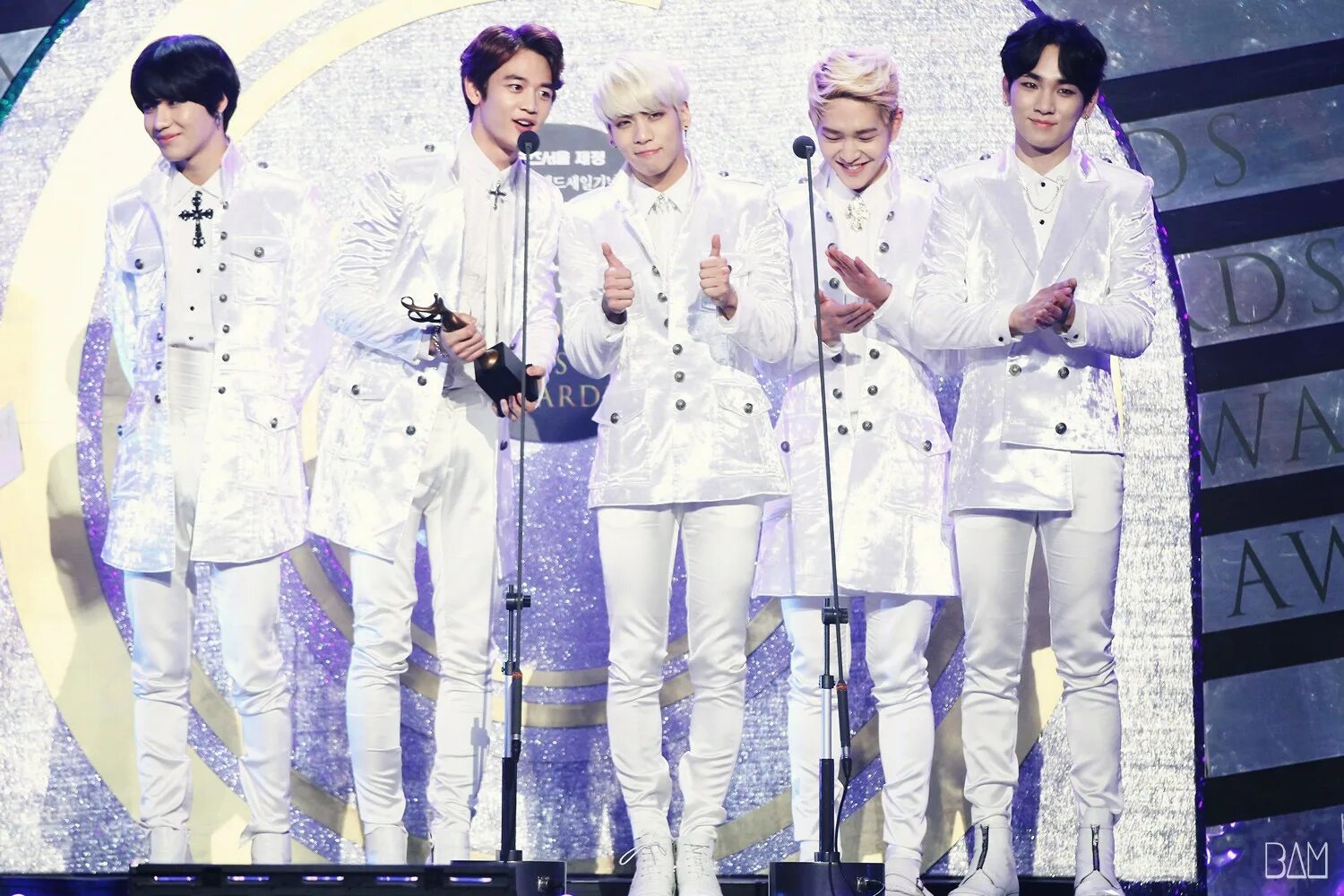 Шайни расстался. Группа SHINEE. Группа SHINEE 2022. Группа SHINEE участники. Группа SHINEE участники джонхён.