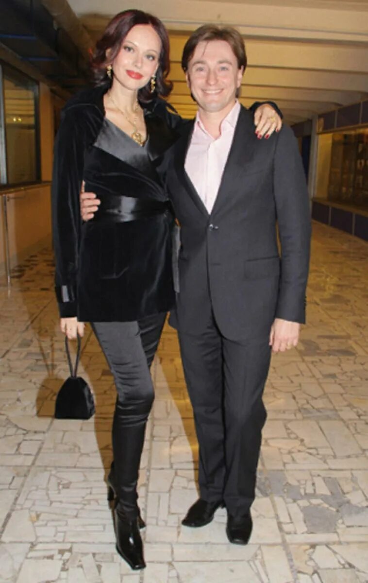 Сколько лет безруковой жене. Безруков и ирина безрукова. Жена сергея безрукова. Сергей и ирина безруковы. Жена сергея безрукова сейчас.