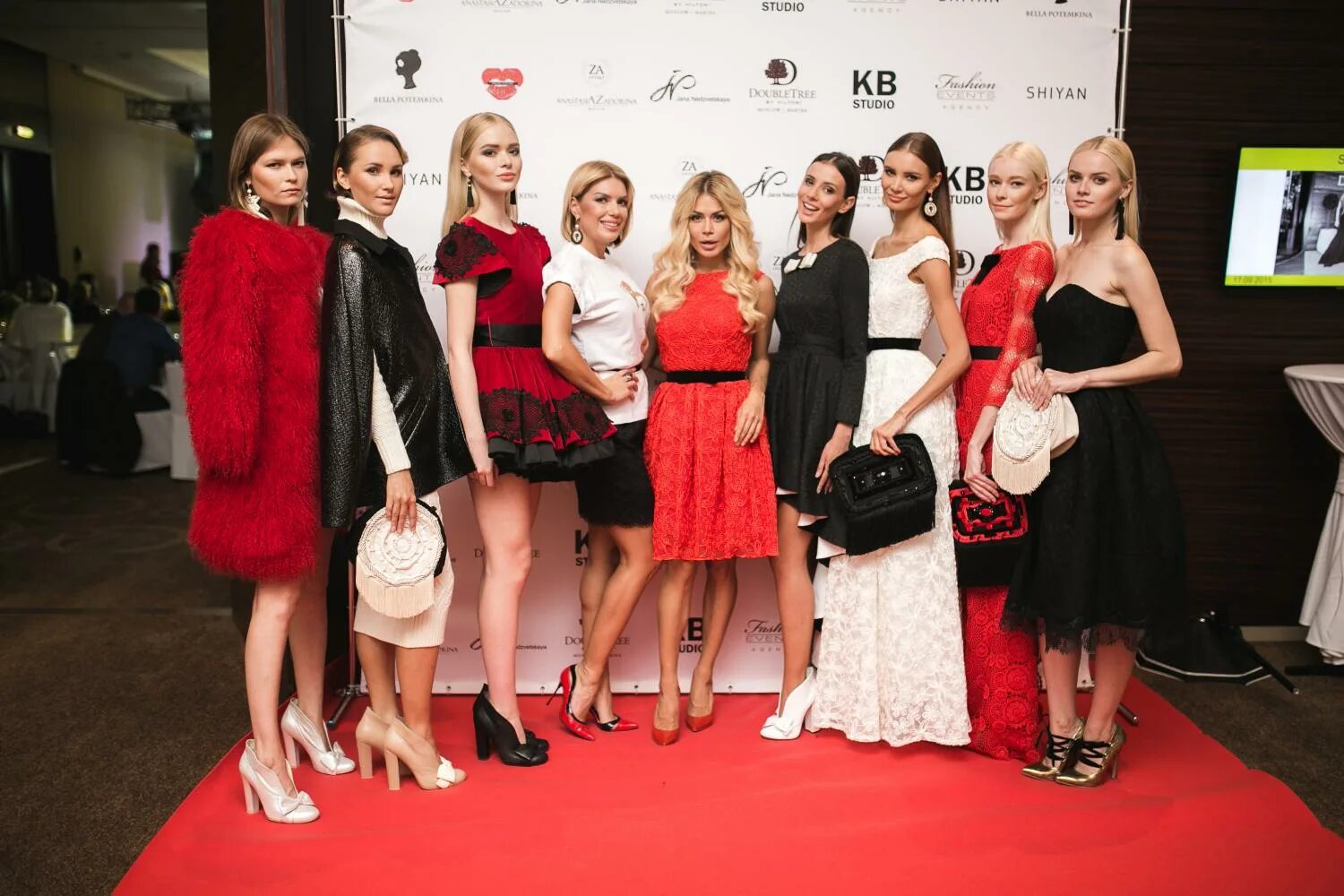 Фестиваль моды. Fashion мероприятия. Подиум для показа мод. Fashion мероприятия. Подиум (мода).