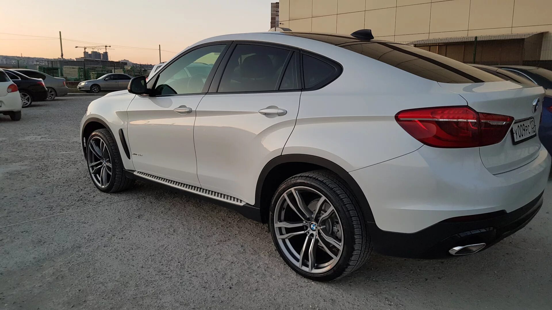 Х 6 25 30. Диски БМВ x6 f16. BMW x6 r21. 612 Стиль BMW x6 r21. BMW x6 f16 диски r20.