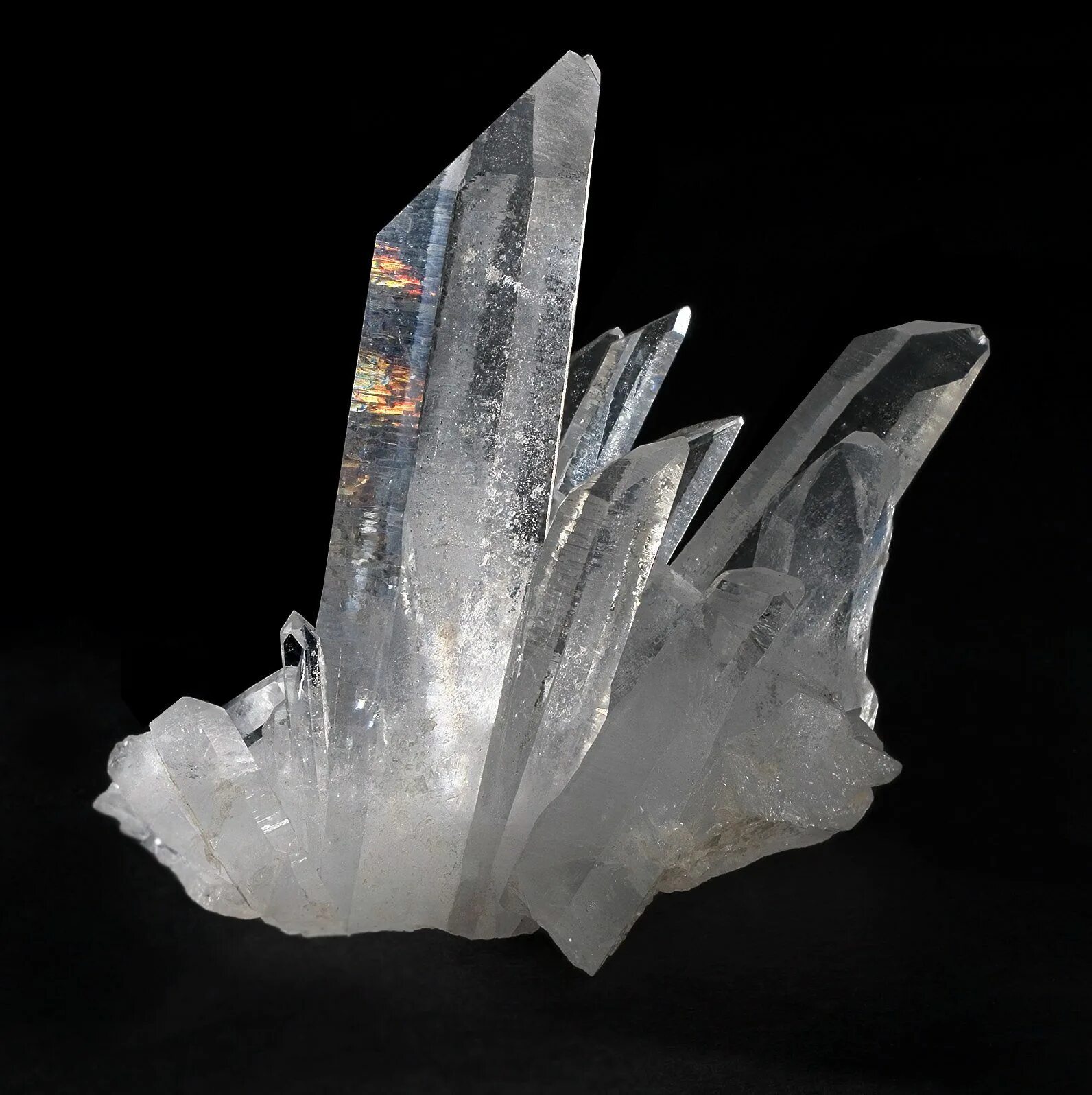 Quartz crystal. Кварц кремнезем. Кварц (горный хрусталь). Призрачный кварц минерал. Призматические Кристаллы кварц.