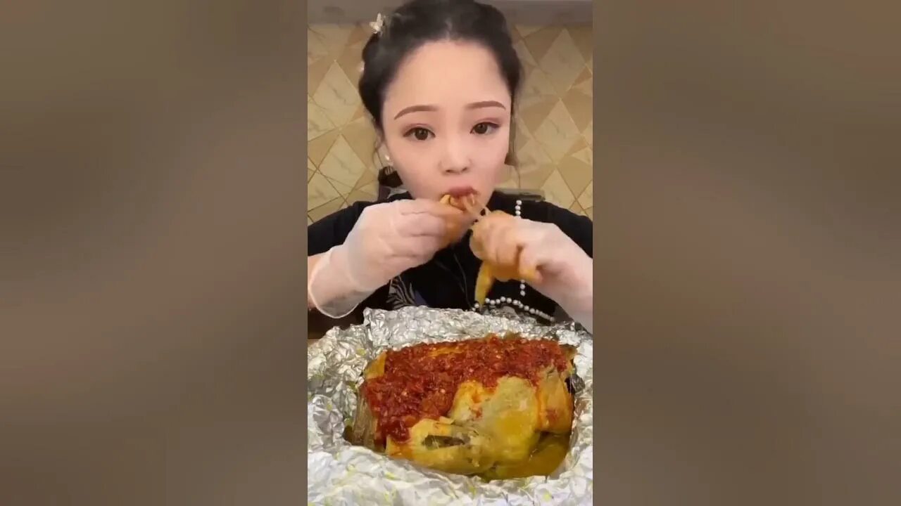 Корейская девушка ест. Поедание на камеру корейцы. Поедание на камеру корейцы. Поедание лапши. Поедание на камеру корейцы.