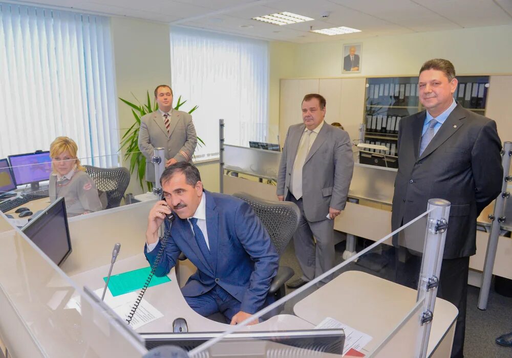 фирменный начальник. начальник фирменного поезда. фирменный начальник. вагоны транскласссервис. поезд начальника дороги.