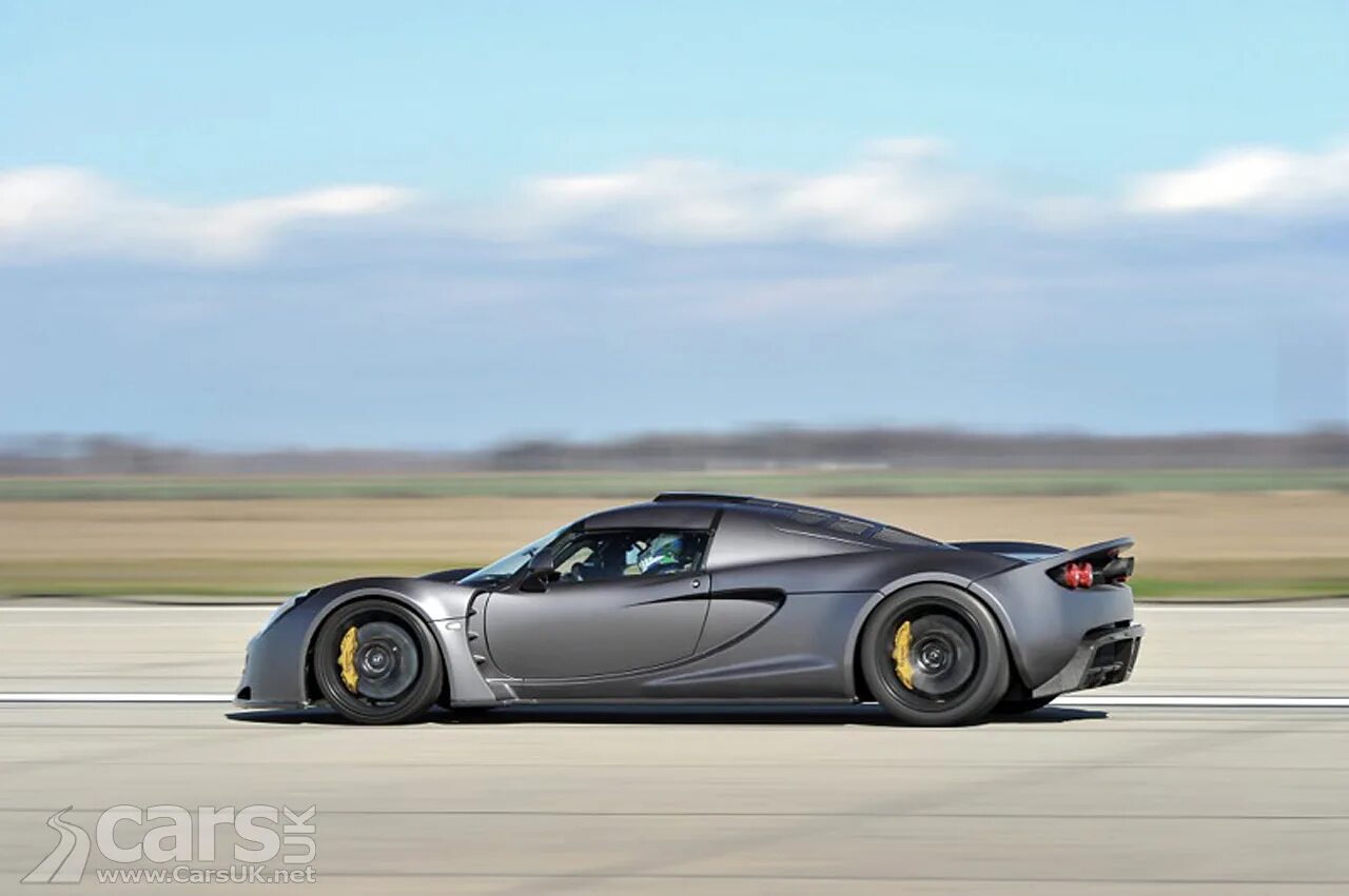 3 самых быстрых машины. Hennessey Venom gt. Lotus Elise Hennessey Venom. Hennessey Venom f1. Самая быстрая машина в мире.