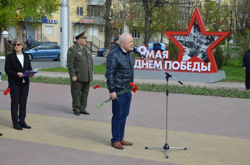 площадь победы калуга почетный караул. пост номер 1 калуга. пост номер 1 калуга. площадь победы калуга пост учащихся. пост номер 1 калуга.