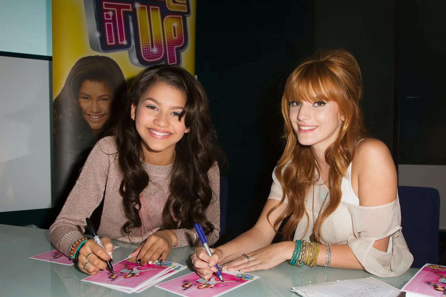 Зендая торн. Белла торн и зендая. bella thorne and zendaya. зендая дисней. белла торн и зендая 2025.