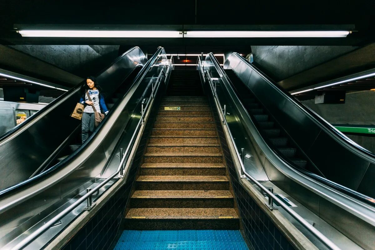 Как называется лестница в метро