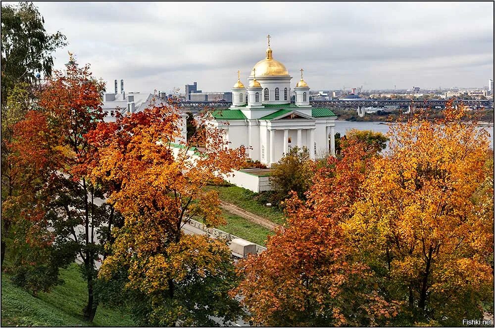 Октябрь нижний новгород. Нижний Новгород, храмы осень. Золотая осень Оренбург храм. Золотая осень в Нижнем Новгороде. Золотая осень Нижний Новгород Церковь.