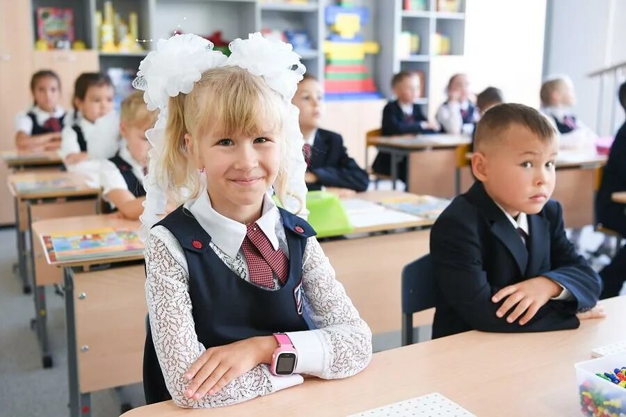 Школа адымнар казань. Мусульманская школьная форма. Набережные челны школьная школьная форма. Школьная форма челны. Школа адымнар нижнекамск.