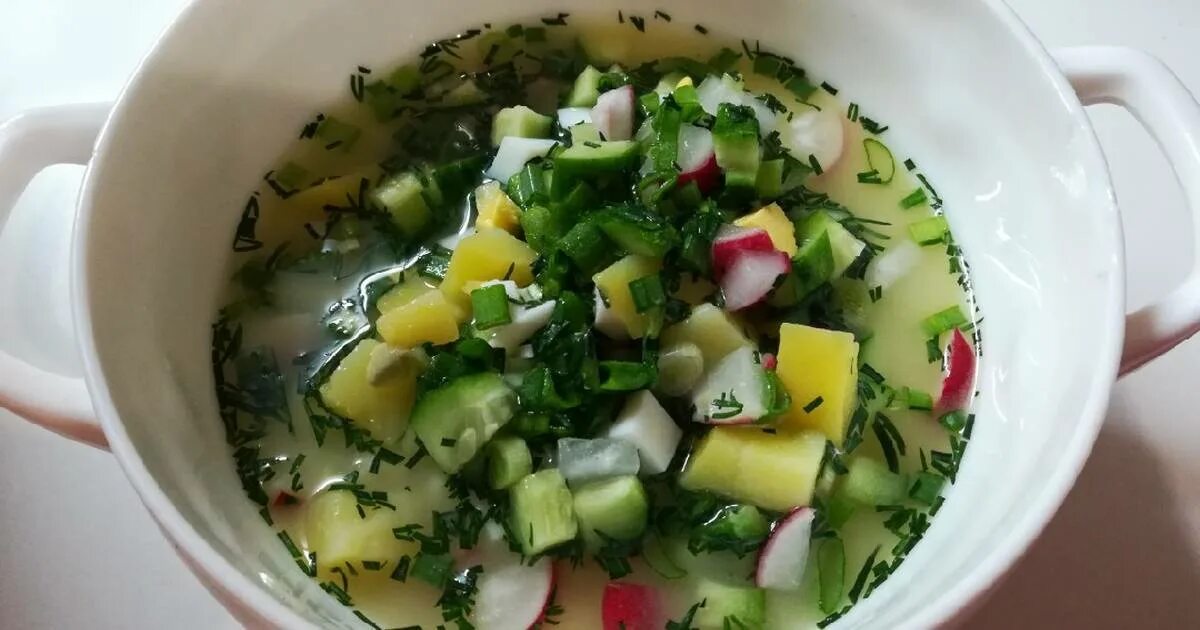 Окрошка с колбасой и свежим огурцом
