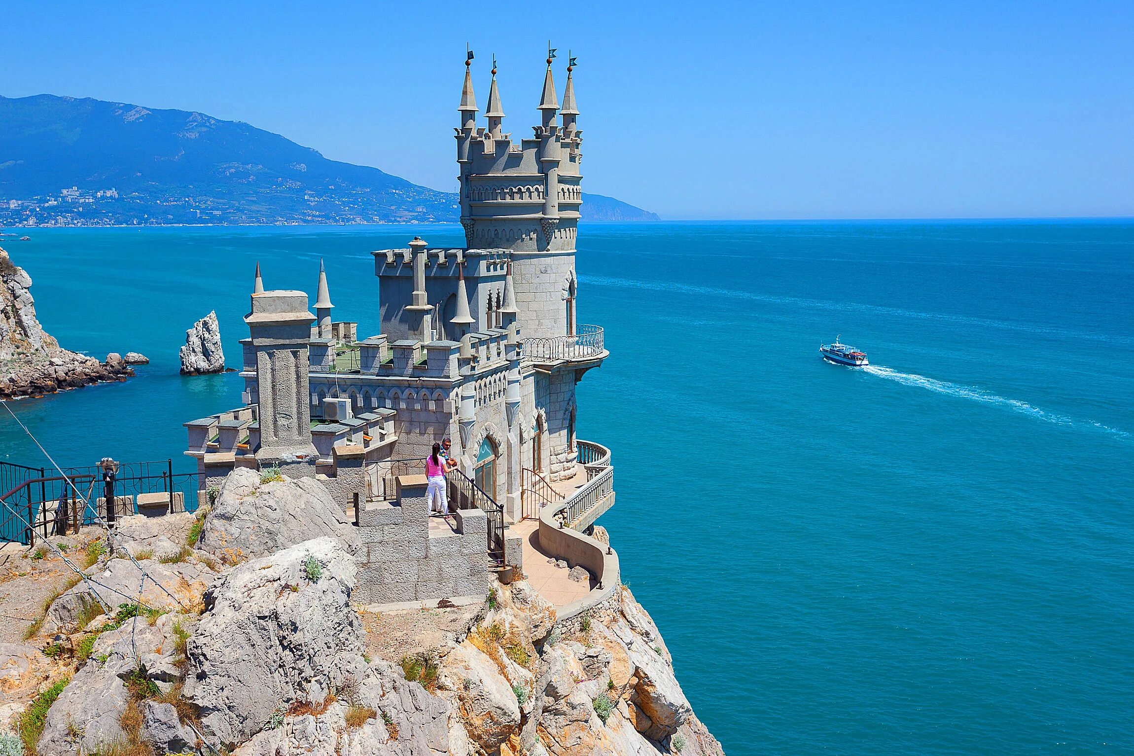 Какой город расположен на берегу моря