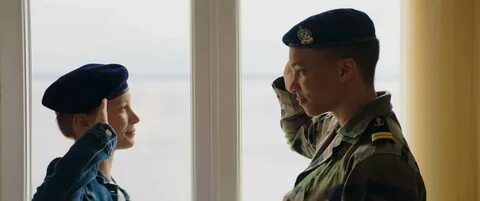 Девушка в зеленом берете