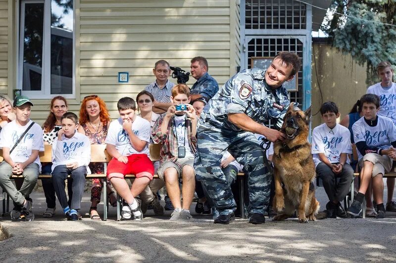 Кинолог центр. Дубна Кинологический центр. Центр кинологической службы МВД экскурсия. Экскурсия в Кинологический центр для детей. Центр кинологической службы в Ставрополе.