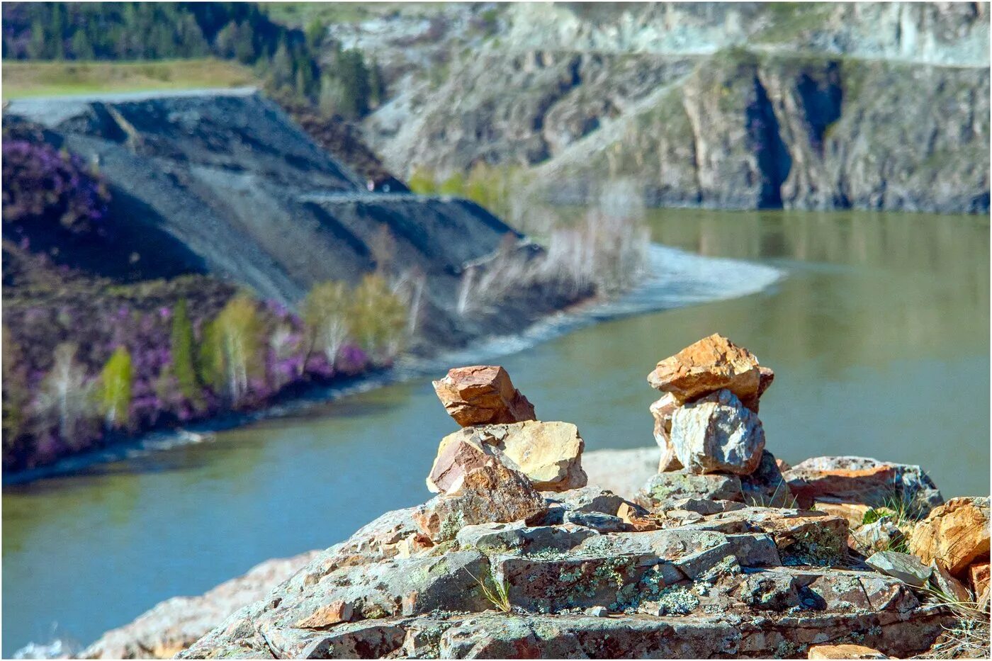 Погода в горном на апрель. Горный Алтай Катунь весной. Река Катунь Алтай природа. Река Катунь маральник.