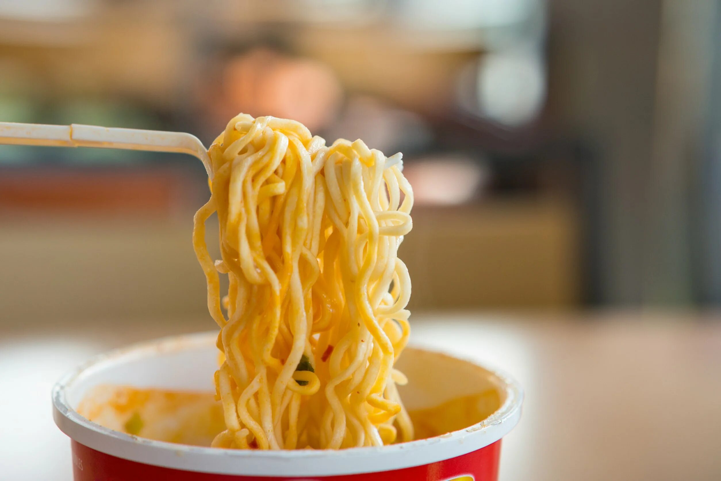 Какая быстрая лапша лучше. Китайская лапша instant noodle. рамен лапша роллтон. чиз рамен доширак. нудлс лапша.