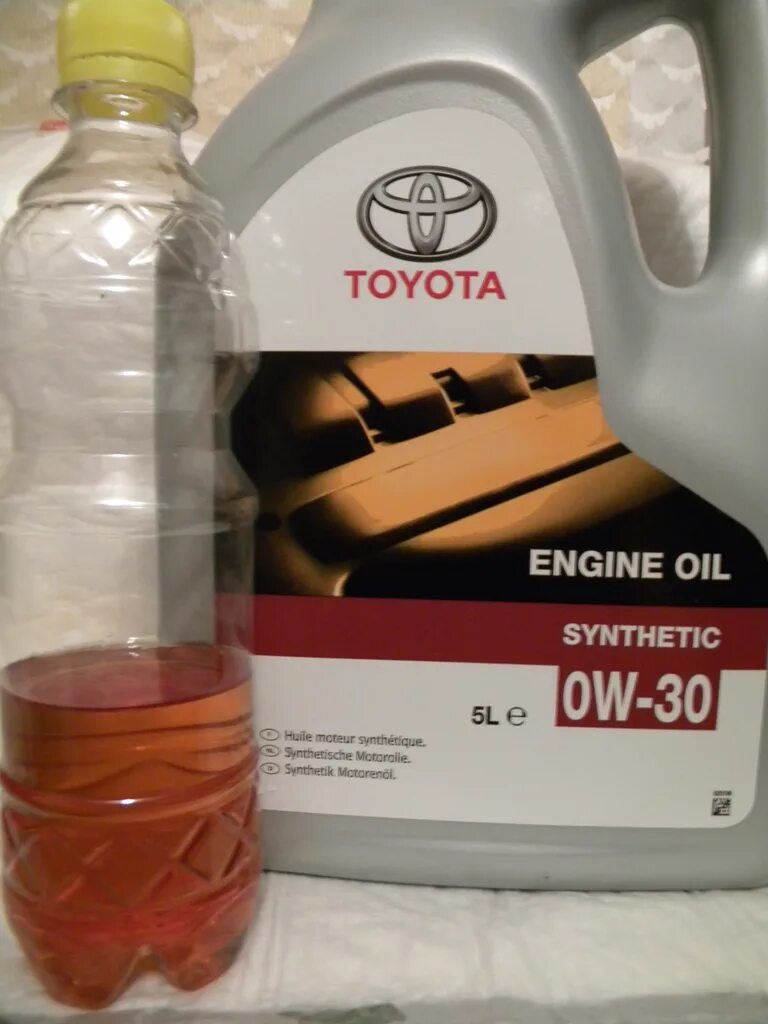 Toyota engine Oil. Масло Toyota 0w30. Цвет оригинального масла Тойота. Масло в двигатель Тойота БЕЛТА. Форум масло тойота