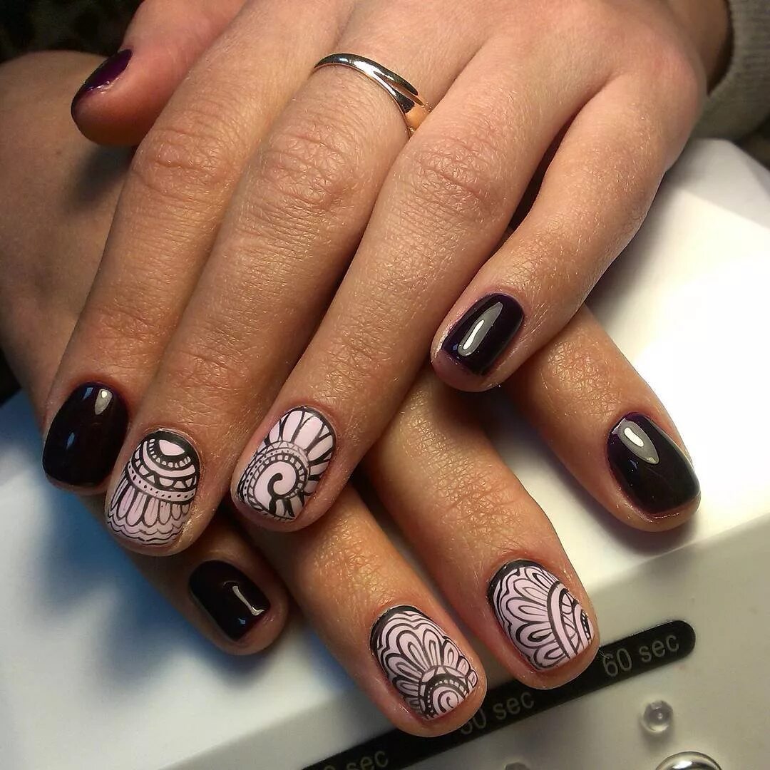 шоколадный маникюр. маникюр шеллак коричневый. коричневый маникюр. коричневый маникюр. маникюр коричневый с бежевым.