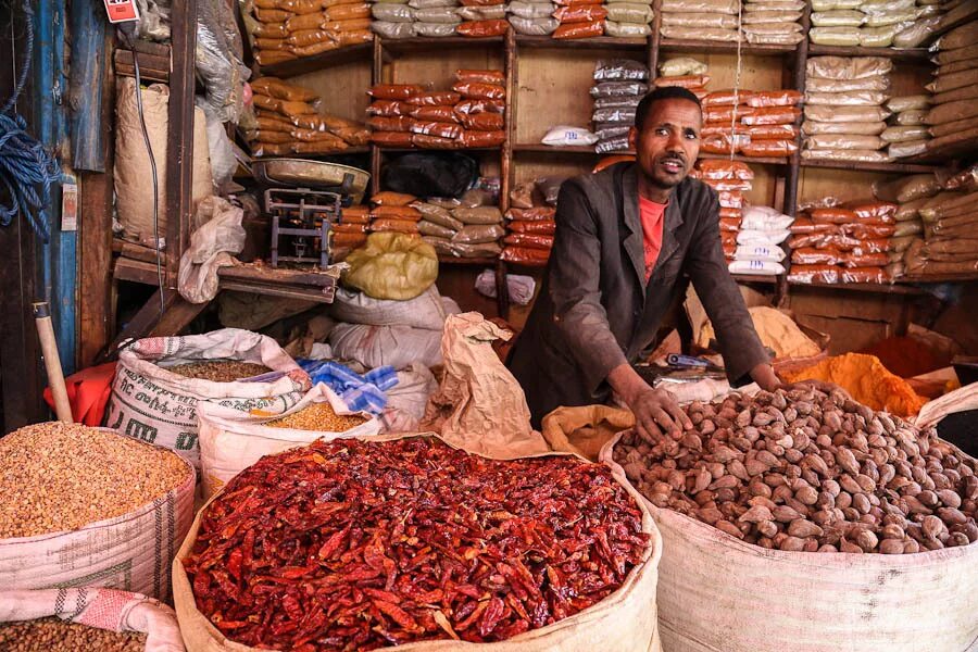 Эфиопия какая экономика. Рынок Меркато Эфиопия. Рынок в Африке. Торговля в Африке. Рынок в Уганде.