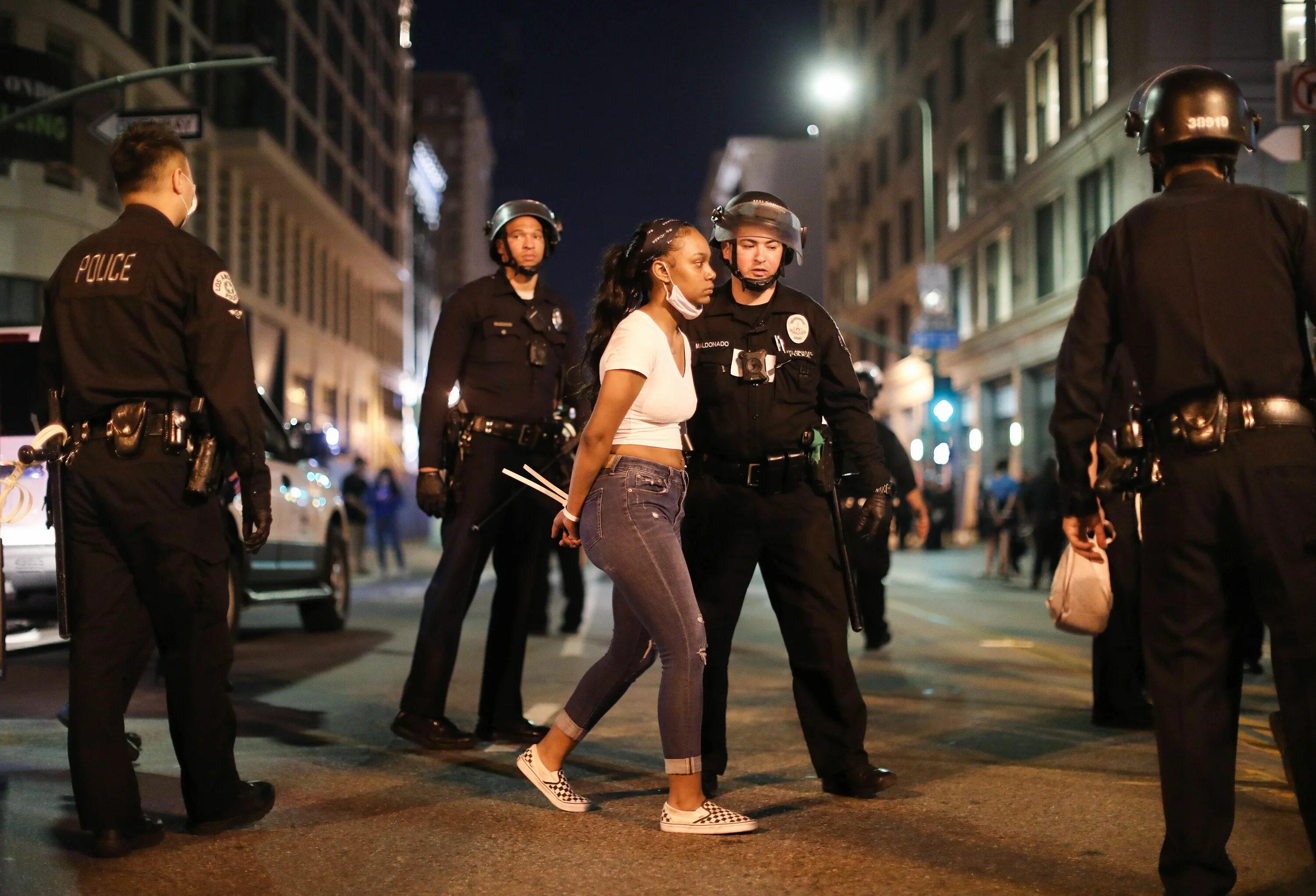 Журналисты и полиция. Protester Arrested. Полиция и журналисты картинки. Protest girl Arrested. Violation failed